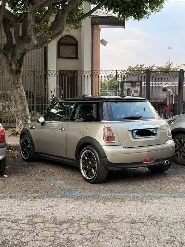 Usata Mini Cooper D 109 CV (80 kW) 2009 Utilitaria