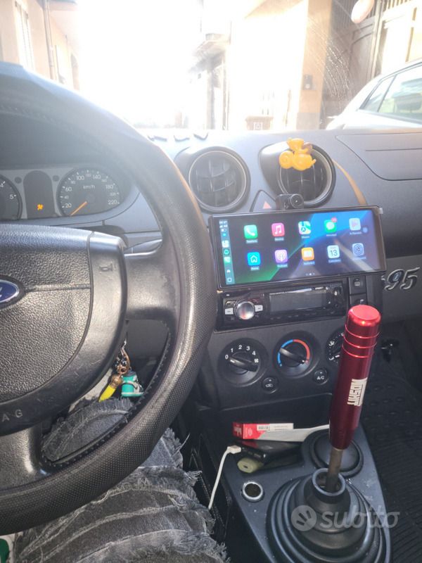 Usata Ford Fiesta 73 CV (53 kW) 2002 Grigio Utilitaria