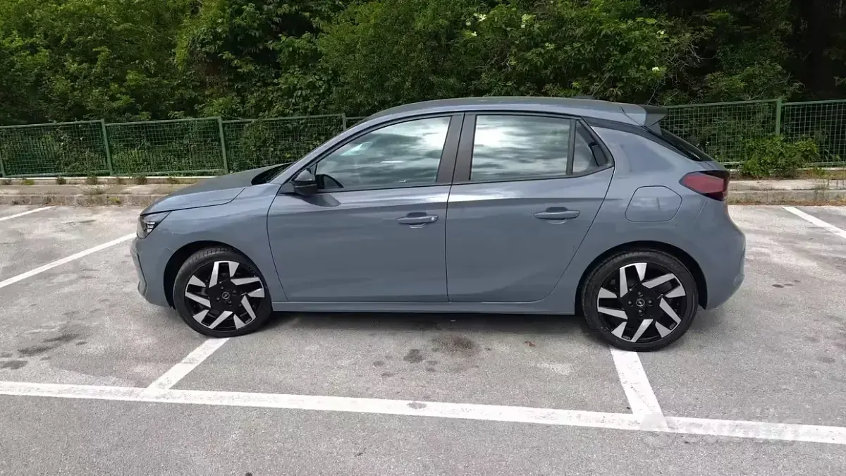 Usata Opel Corsa GS Line 75 CV (55 kW) 2024 Grigio Utilitaria