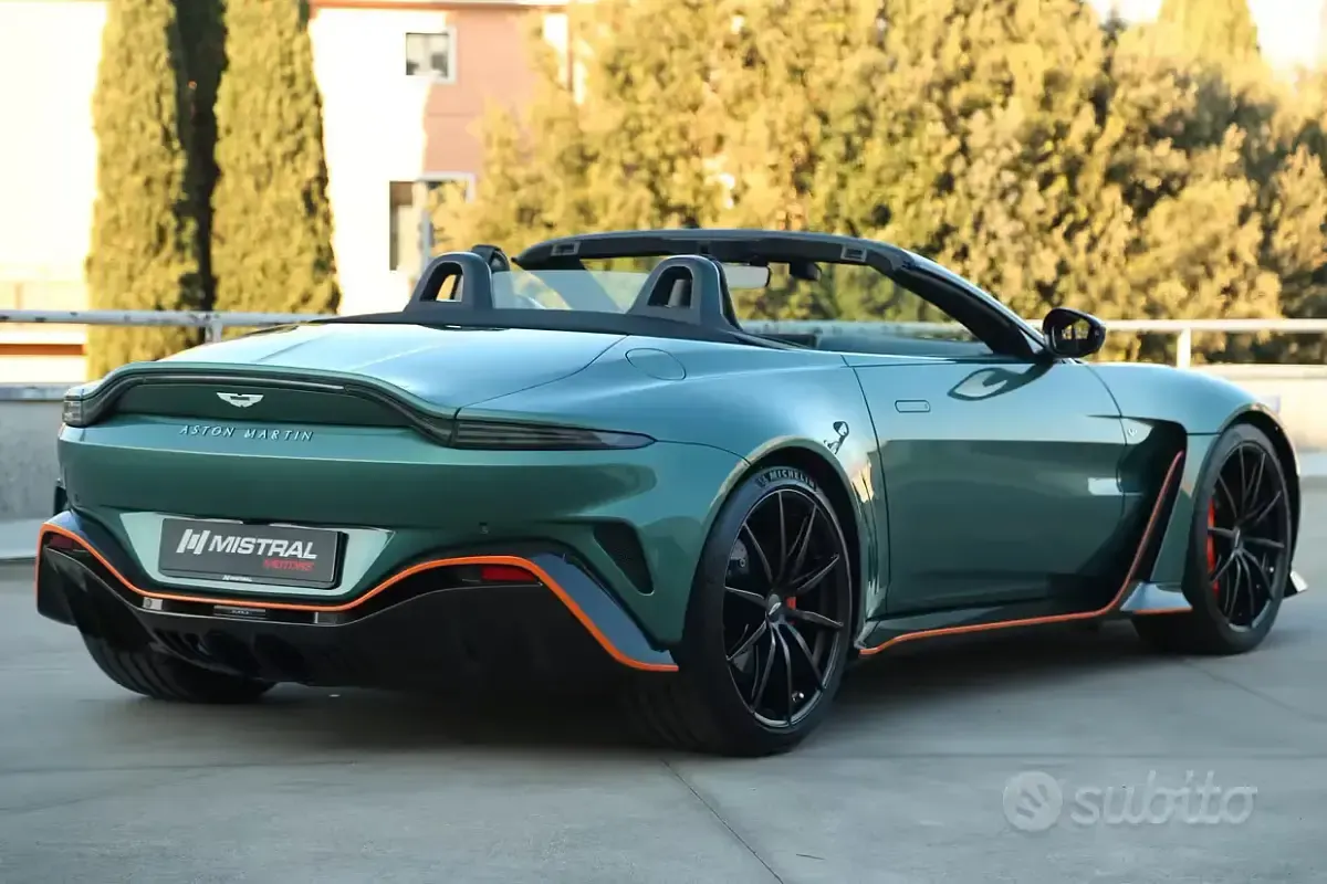 Usata Aston Martin V12 Vantage 700 CV (514 kW) 2023 Verde Cabrio
