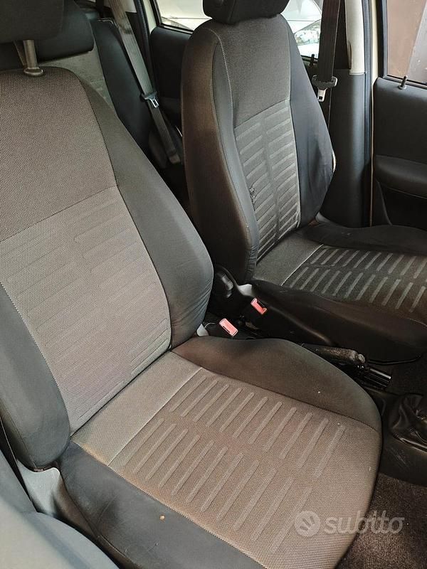 Usata Fiat Punto Active 59 CV (43 kW) 2009 Marrone Berlina