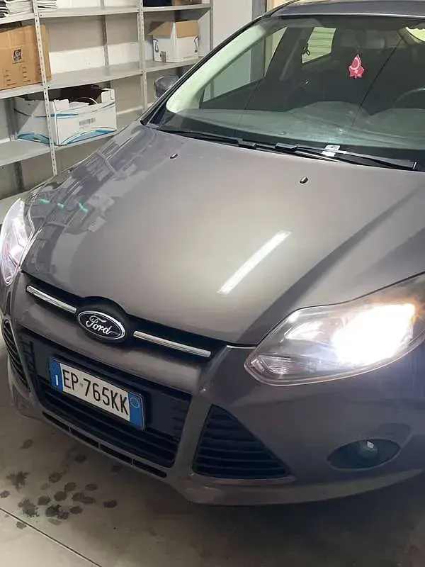 Usata Ford Focus 125 CV (91 kW) 2012 Grigio Berlina