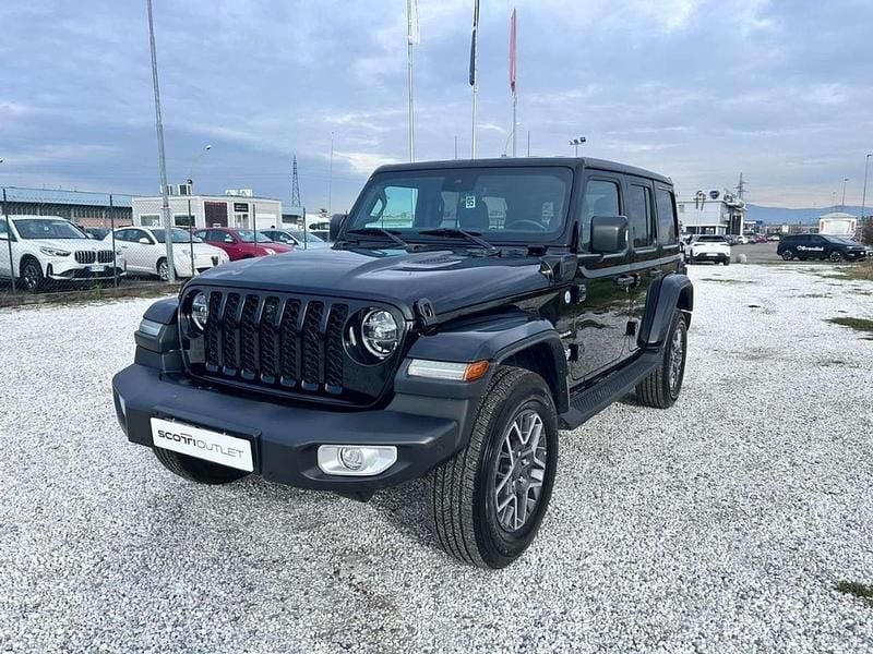 Usata Jeep Wrangler Unlimited Sahara 272 CV (200 kW) 2021 Nero metal. SUV