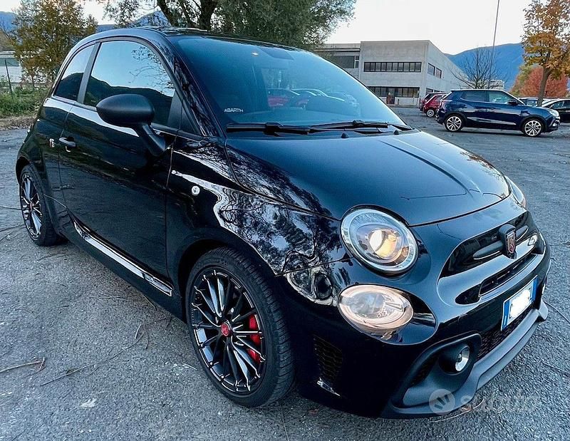 Usata Abarth 695 Competizione 180 CV (132 kW) 2022 Nero Utilitaria