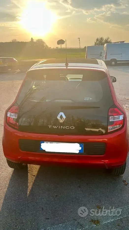 Usata Renault Twingo 50 kW (69 CV) 2025 Rosso Utilitaria