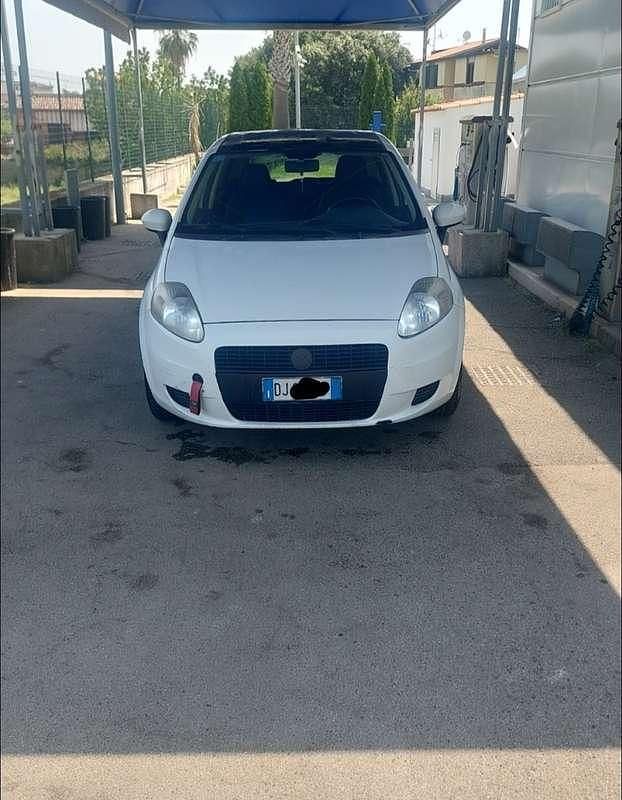 Usata Fiat Grande Punto Dynamic 77 CV (56 kW) 2007 Utilitaria
