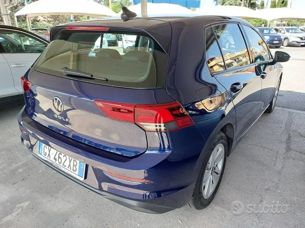 Usata VW Golf VIII Life 110 CV (80 kW) 2022 Blu Berlina