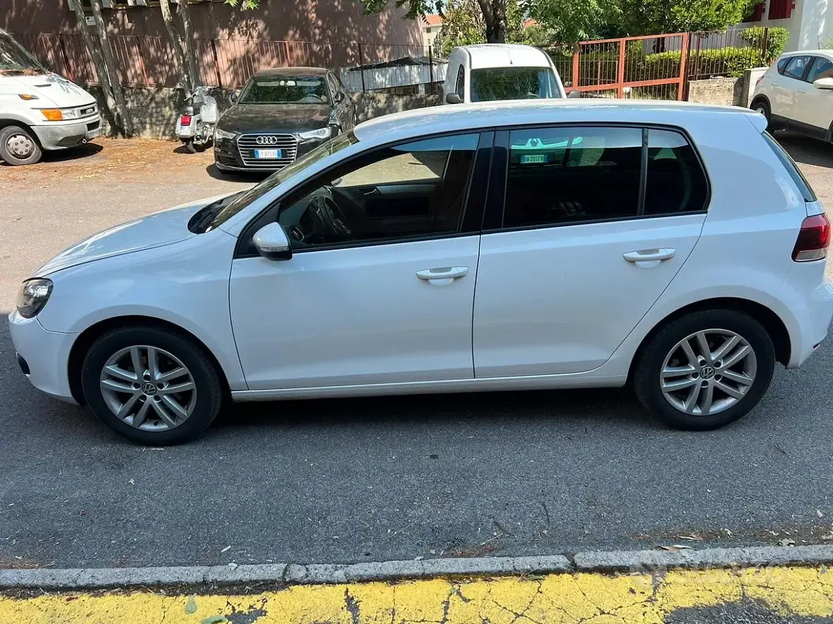 Usata VW Golf VI 105 CV (77 kW) 2010 Bianco Utilitaria
