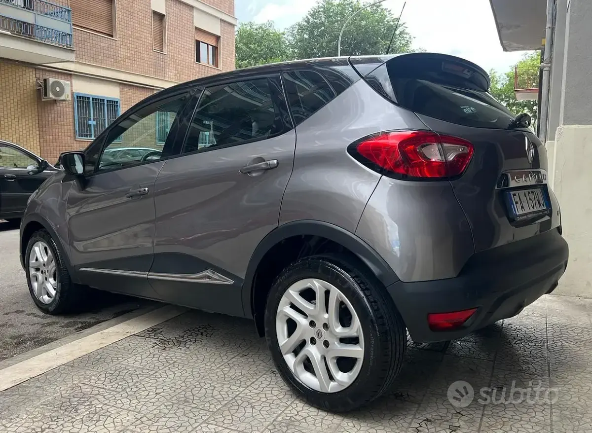 Usata Renault Captur 110 CV (80 kW) 2015 Grigio SUV