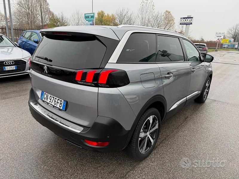 Usata Peugeot 5008 Allure 131 CV (96 kW) 2023 Grigio SUV