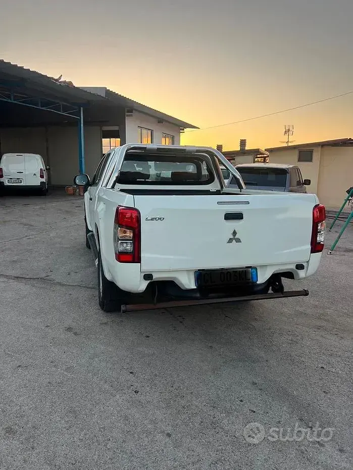 Usata Mitsubishi L200 150 CV (110 kW) 2022 Bianco Pick-up