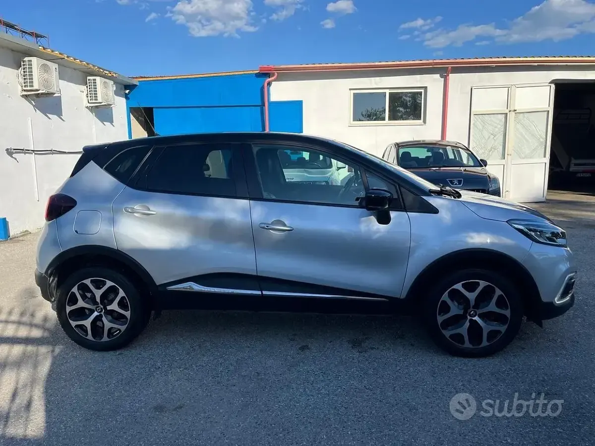 Usata Renault Captur 110 CV (80 kW) 2018 Grigio SUV