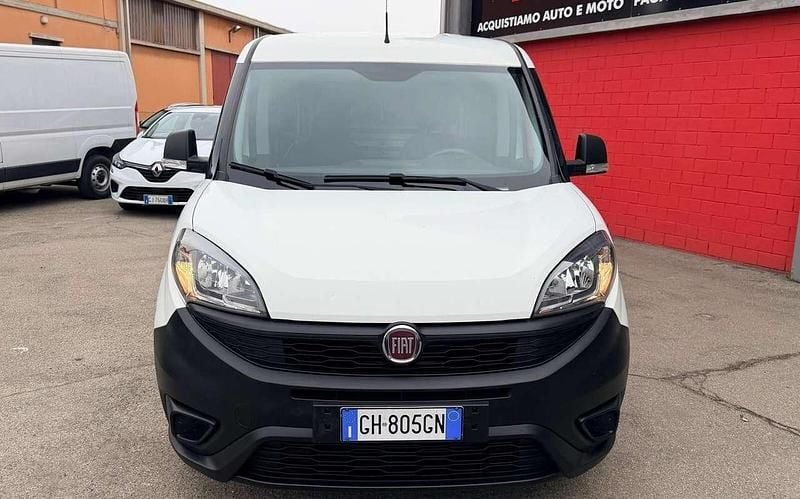 Usata Fiat Doblò Trekking 105 CV (77 kW) 2021 Bianco Monovolume