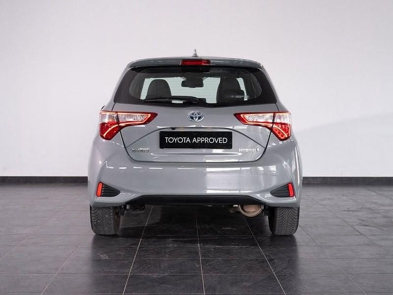 Usata Toyota Yaris Lounge 111 CV (81 kW) 2019 Grigio Berlina