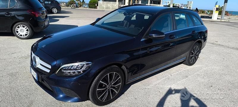 Usata Mercedes C180 122 CV (89 kW) 2019 Blu Station wagon