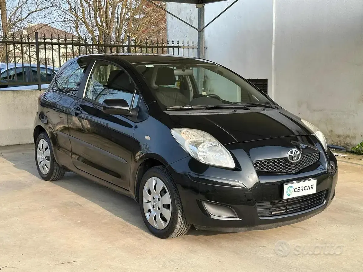 Usata Toyota Yaris 69 CV (50 kW) 2009 Nero Utilitaria