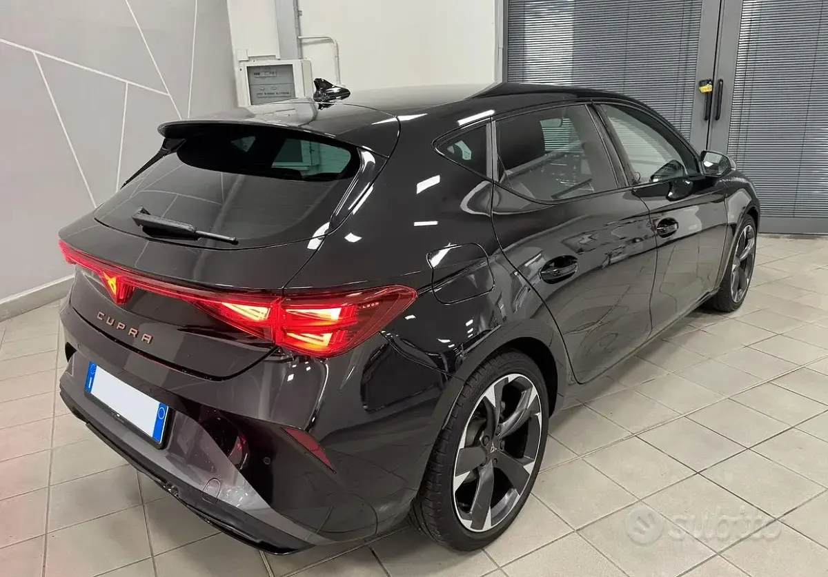 Usata Cupra Leon 150 CV (110 kW) 2025 Nero Station wagon