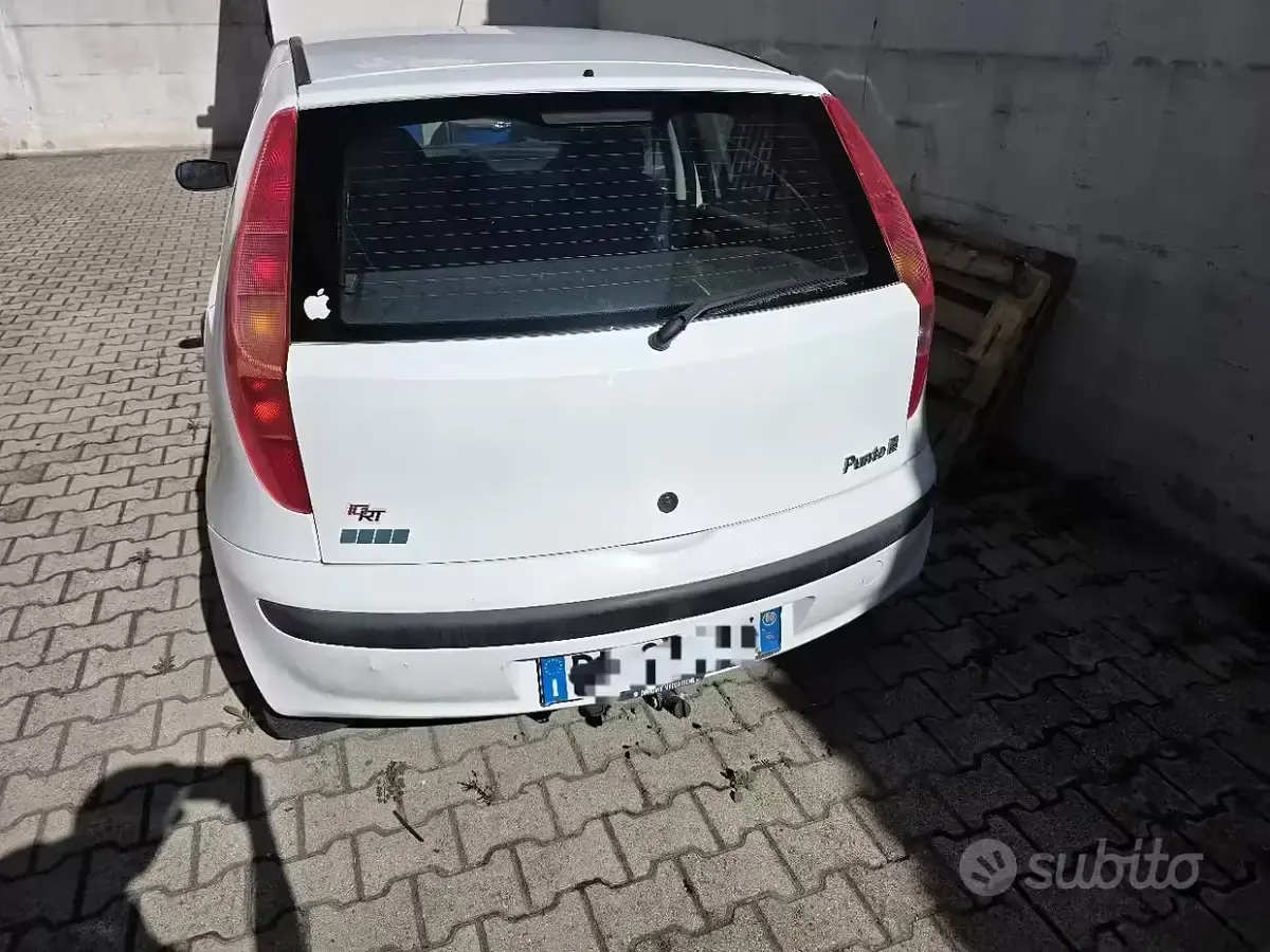 Begagnad Fiat Punto 80 HK (58 kW) 2000 Vit Halvkombi