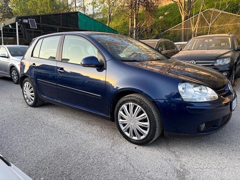 Usata VW Golf VI Comfortline 102 CV (75 kW) 2008 Blu Utilitaria