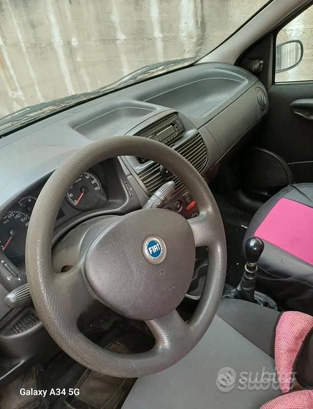 Usata Fiat Punto 80 CV (58 kW) 2005 Nero Utilitaria