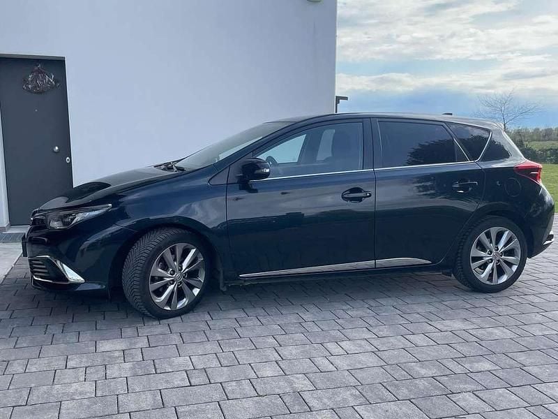 Usata Toyota Auris Lounge 111 CV (81 kW) 2015 Nero Berlina