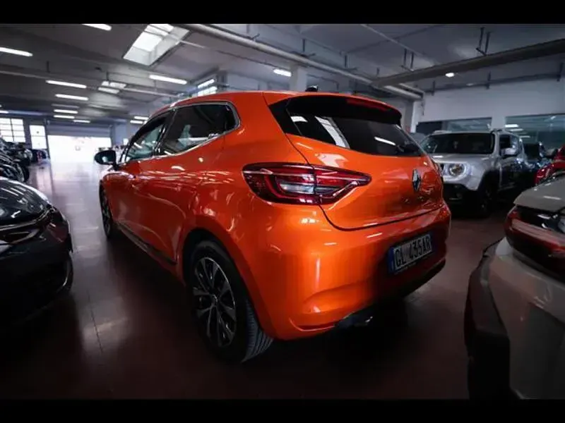 Usata Renault Clio Intens 90 CV (66 kW) 2022 Grigio chiaro Utilitaria