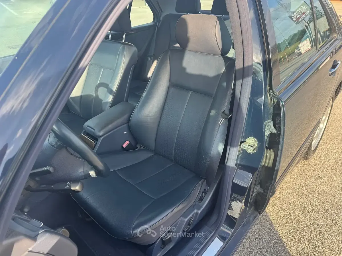Usata Mercedes E200 Avantgarde 163 CV (119 kW) 2000 Blu Berlina
