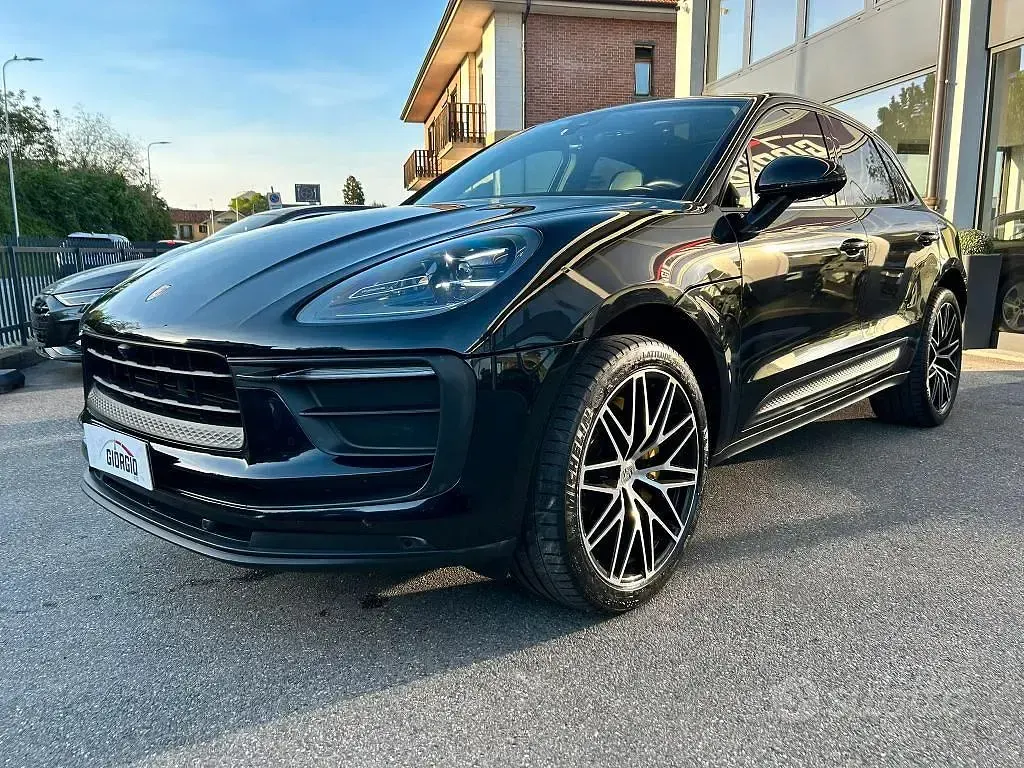 Käytetty Porsche Macan 265 HP (194 kW) 2022 Musta Katumaasturi