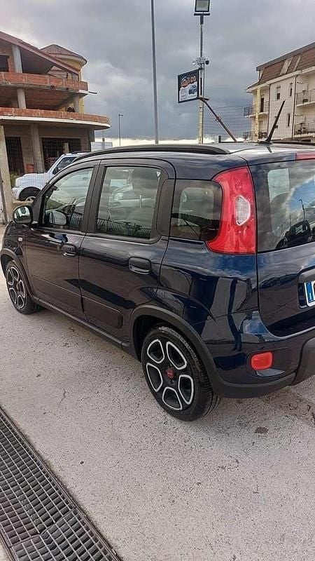 Usata Fiat Panda Cross Cross 69 CV (50 kW) 2022 Blu/azzurro Utilitaria