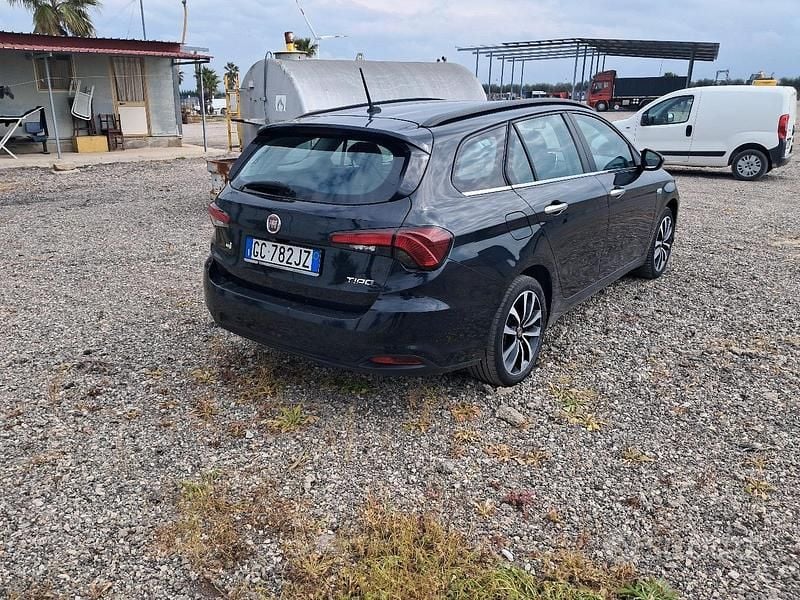 Usata Fiat Tipo 120 CV (88 kW) 2020 Nero Station wagon