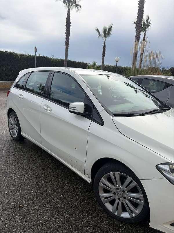 Usata Mercedes B180 Executive 109 CV (80 kW) 2013 Bianco Utilitaria