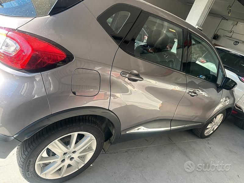Usata Renault Captur 110 CV (80 kW) 2018 Grigio SUV