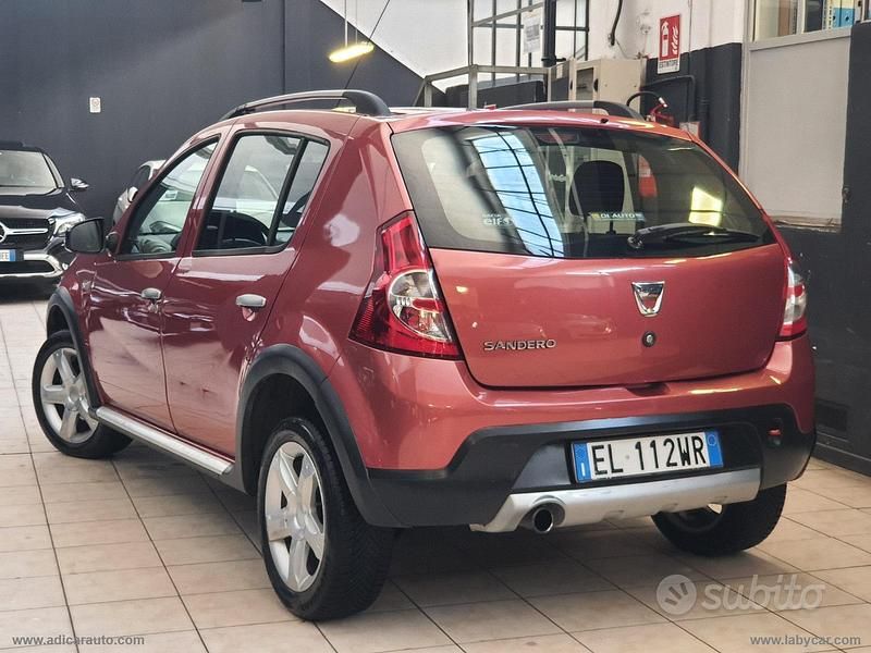 Usata Dacia Sandero Ambiance 85 CV (62 kW) 2012 Rosso Berlina
