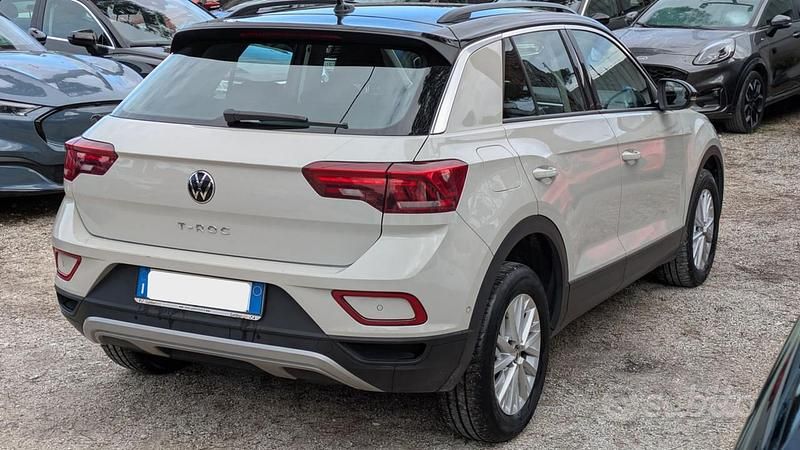 Usata VW T-Roc 110 CV (80 kW) 2024 Beige SUV