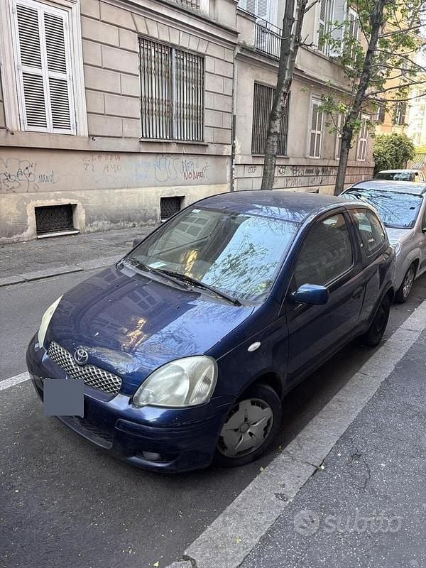 Usata Toyota Yaris 2003 Blu Berlina