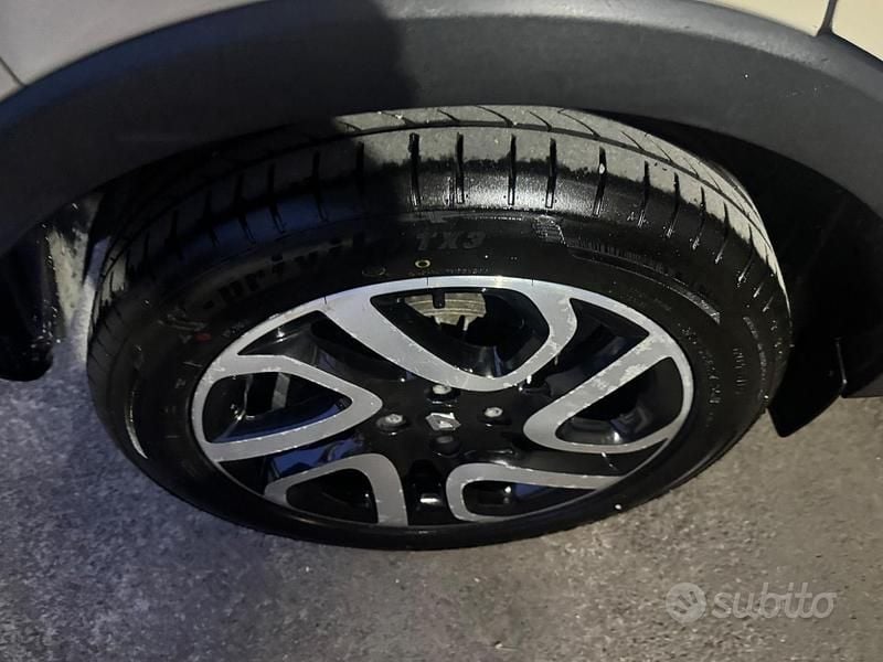 Usata Renault Captur 90 CV (66 kW) 2013 Giallo SUV