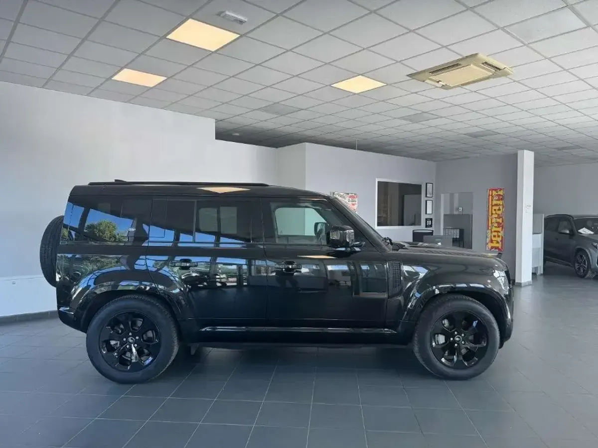 Usata Land Rover Defender S 300 CV (220 kW) 2024 Nero SUV