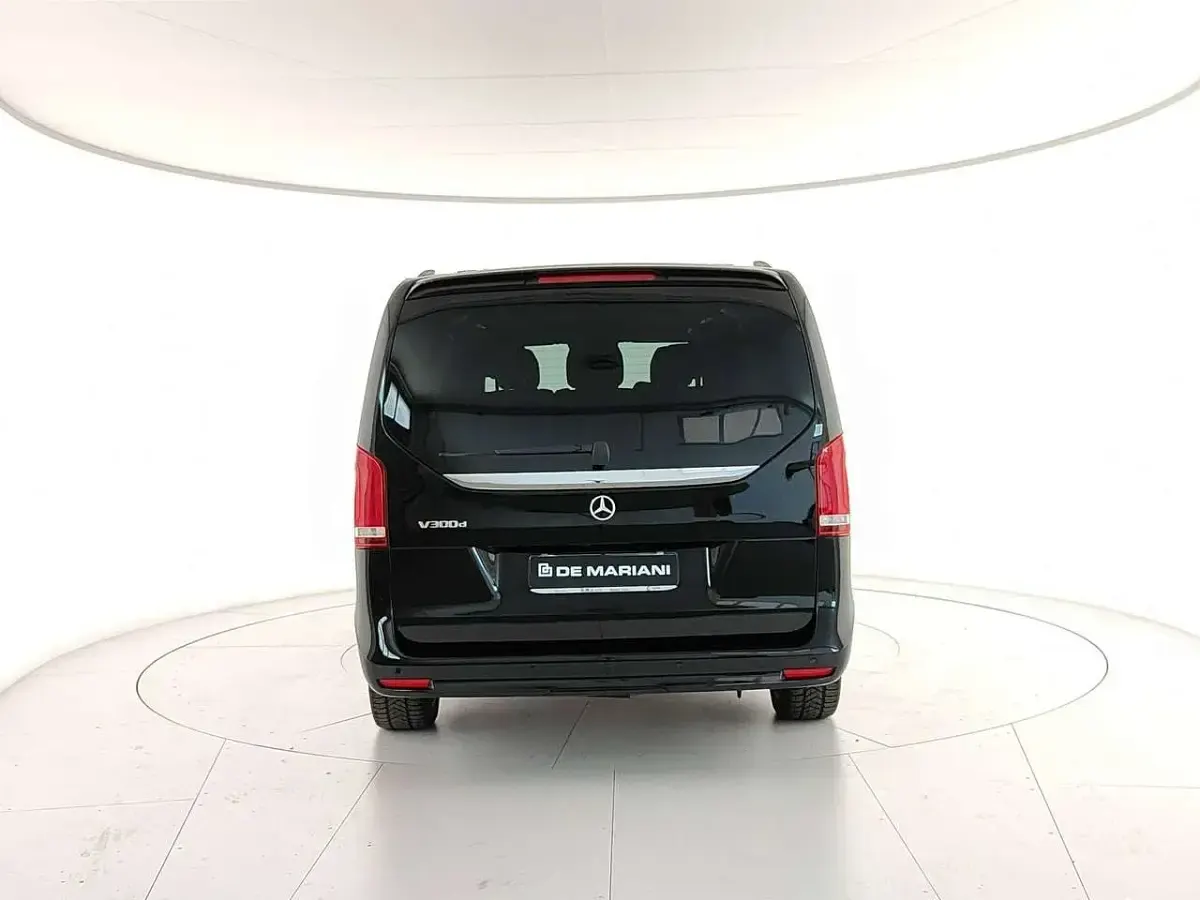 Usata Mercedes V300 Premium 239 CV (175 kW) 2023 Nero Monovolume