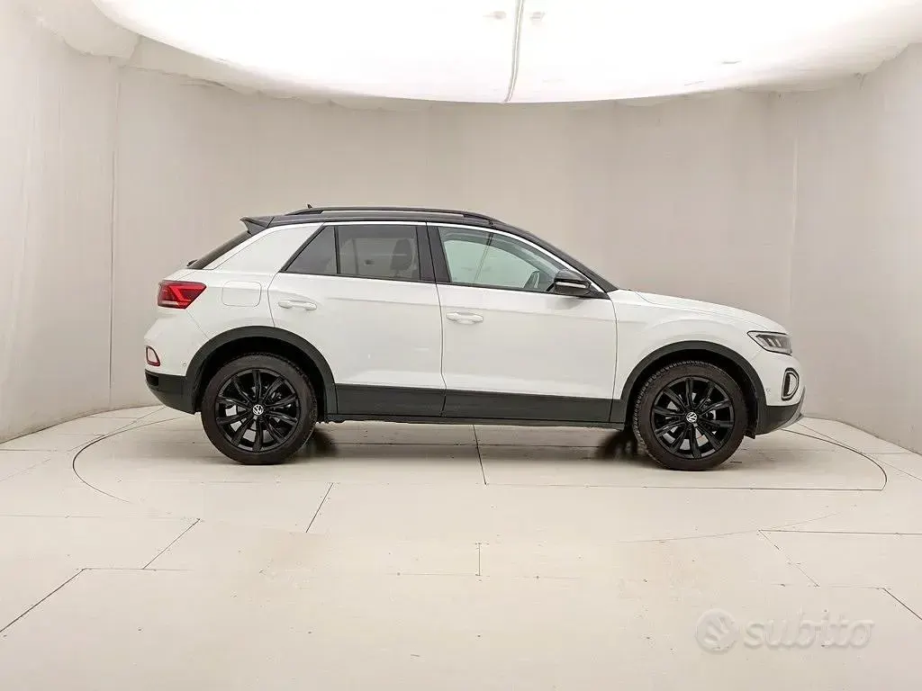 Usata VW T-Roc Life 110 CV (80 kW) 2023 Bianco SUV