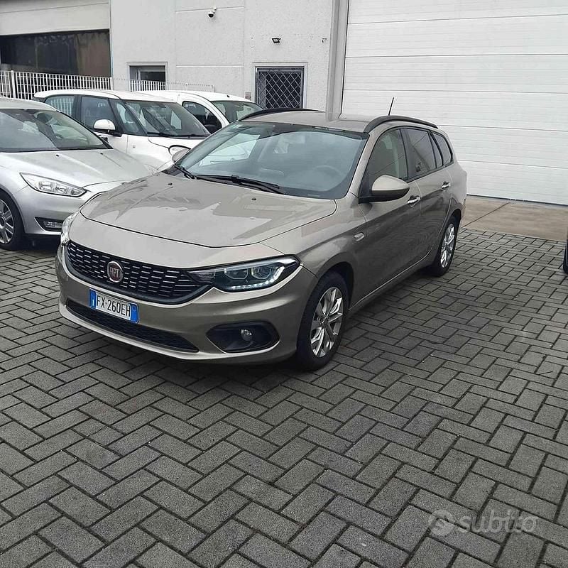 Usata Fiat Tipo Lounge 120 CV (88 kW) 2019 Marrone Station wagon