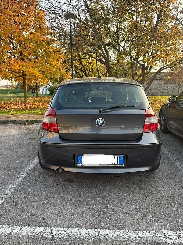 Usata BMW 118 Sport Line 122 CV (89 kW) 2005 Grigio Utilitaria