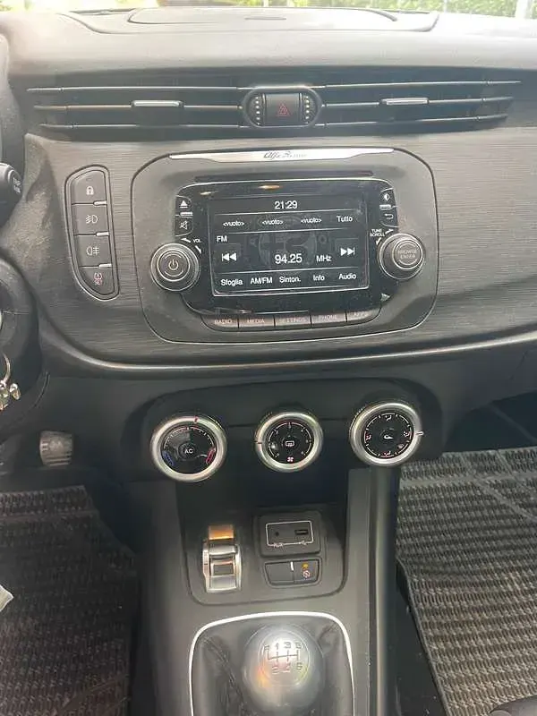 Usata Alfa Romeo Giulietta Business 120 CV (88 kW) 2019 Argento Utilitaria