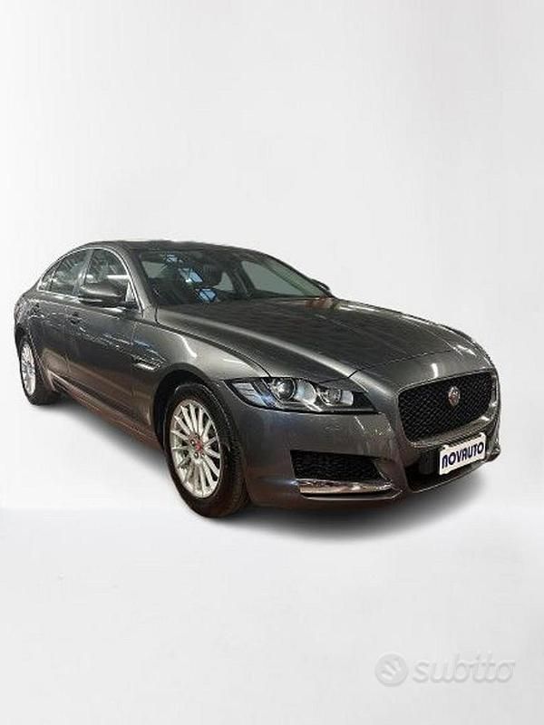Usata Jaguar XF Prestige 180 CV (132 kW) 2016 Grigio scuro Berlina