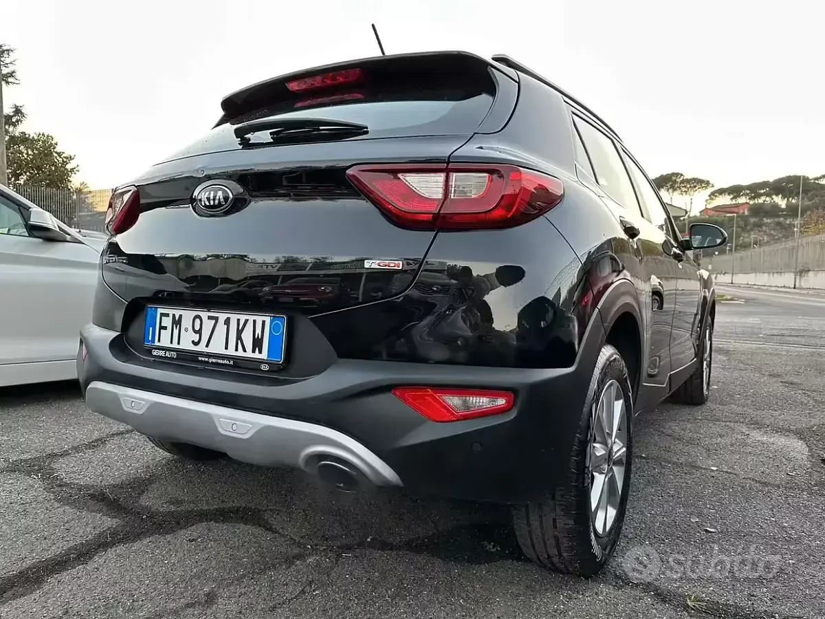 Second-hand Kia Stonic Style 120 CP (88 kW) 2018 Negru SUV