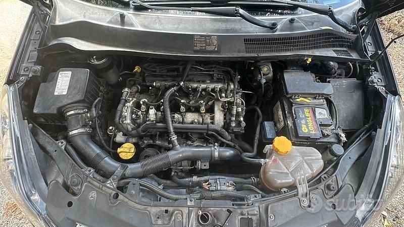 Usata Opel Corsa 75 CV (55 kW) 2010 Nero Utilitaria