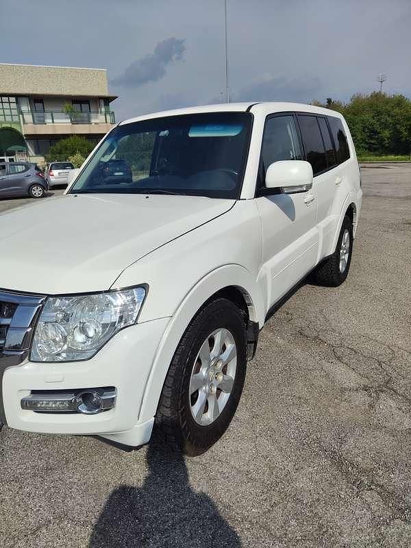 Usata Mitsubishi Pajero Intense 190 CV (139 kW) 2016 Bianco SUV