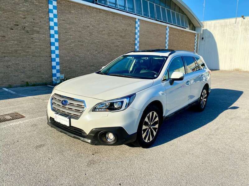 Usata Subaru Outback Style 150 CV (110 kW) 2017 Bianco SUV