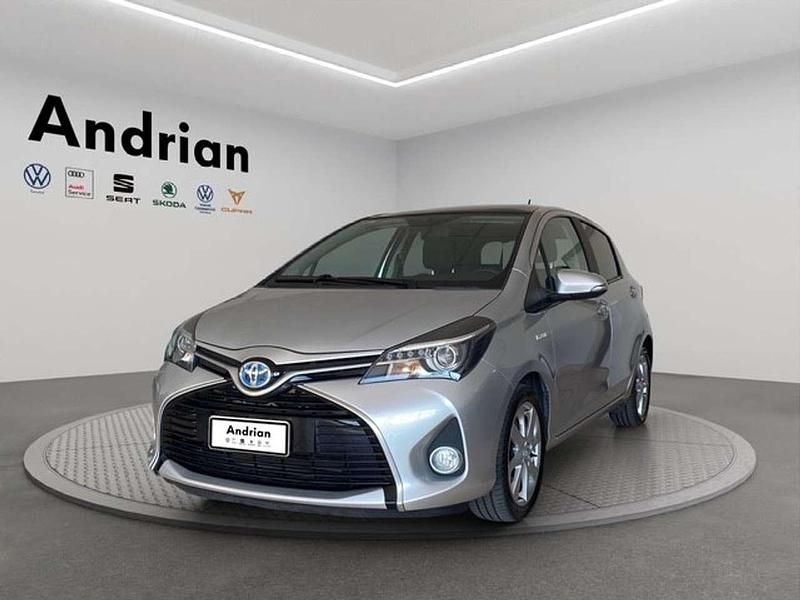 Usata Toyota Yaris Hybrid Style 101 CV (74 kW) 2015 Argento Utilitaria