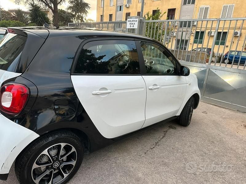 Usata Smart ForFour 71 CV (52 kW) 2020 Bianco Utilitaria