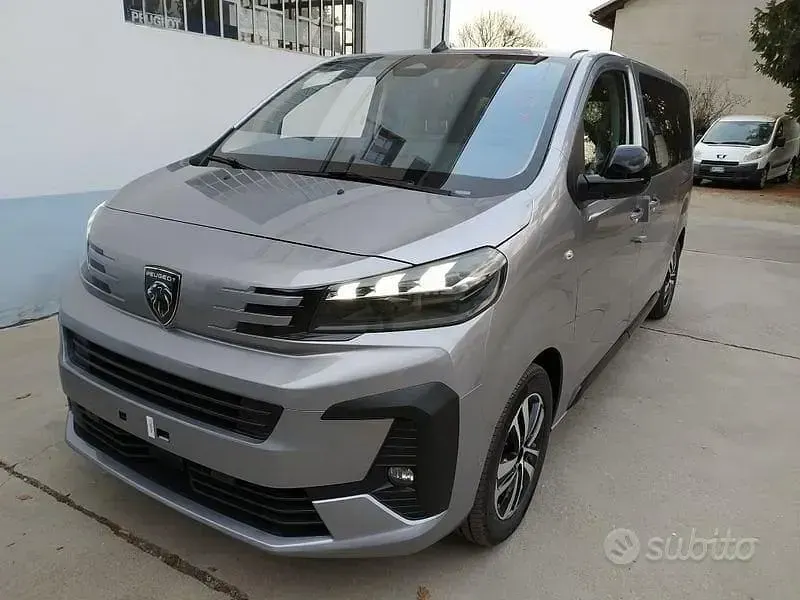 Nuova Peugeot Traveller Business-Line 2026 Grigio Monovolume